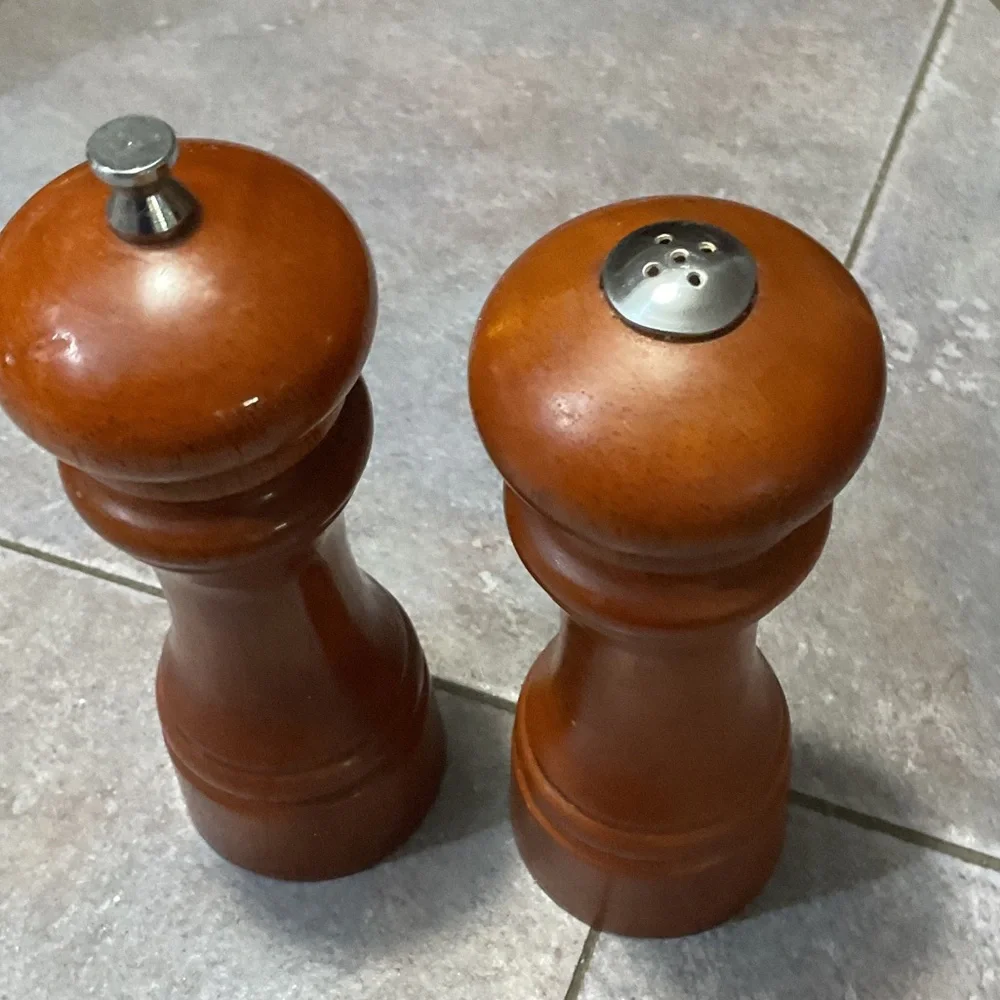 Wooden Salt and Pepper Grinder Set